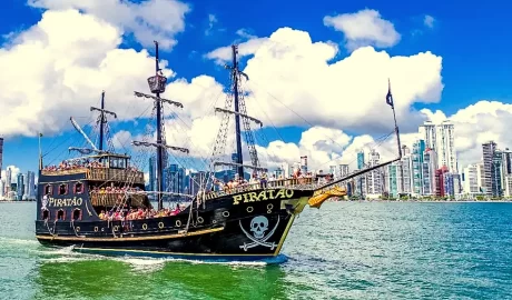 Aventura Pirata conta ainda com fotos temáticas e loja de souvenir. Viva essa experiência!