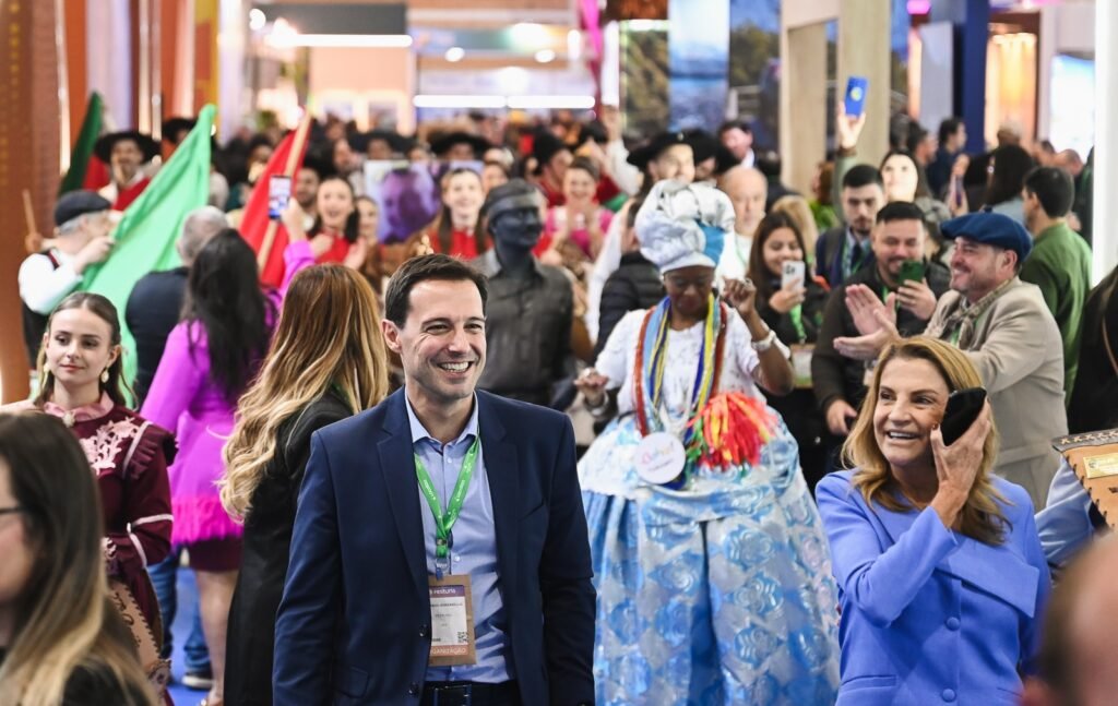 O atributo alt desta imagem está vazio. O nome do arquivo é EDUARDO-ZORZANELLO-e-MARTA-ROSSI-CEOs-DO-FESTURIS-GRAMADO-1024x647.jpg